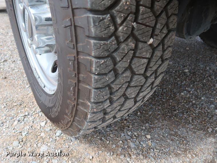 image for item HT9583 2017 Ford F350 Super Duty XL  utility bed pickup truck