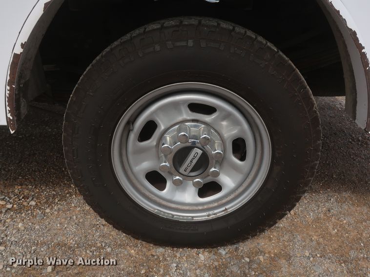 image for item HT9583 2017 Ford F350 Super Duty XL  utility bed pickup truck