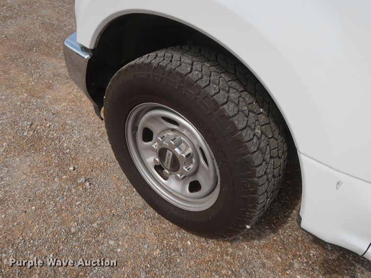 image for item HT9583 2017 Ford F350 Super Duty XL  utility bed pickup truck