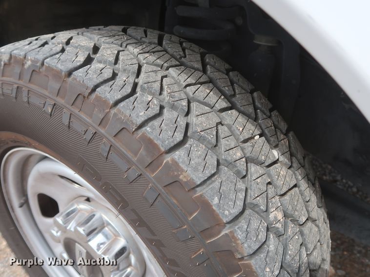 image for item HT9583 2017 Ford F350 Super Duty XL  utility bed pickup truck