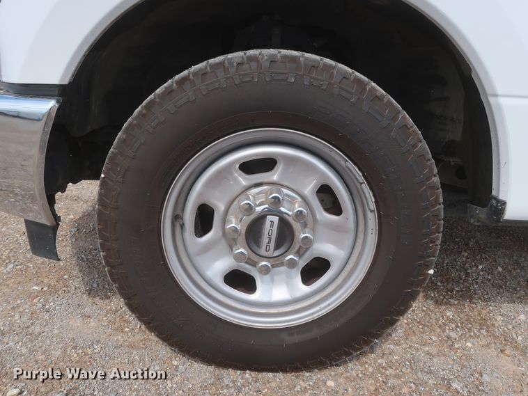 image for item HT9583 2017 Ford F350 Super Duty XL  utility bed pickup truck