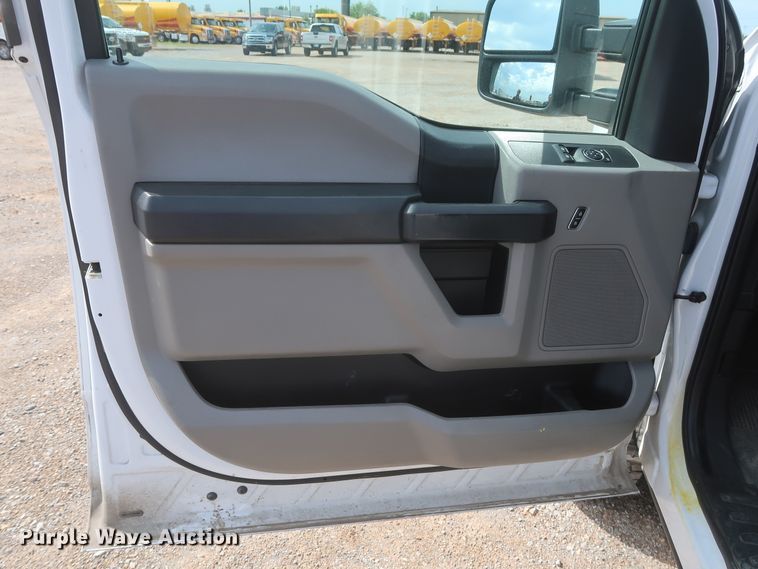 image for item HT9584 2017 Ford F350 Super Duty XL  utility bed pickup truck