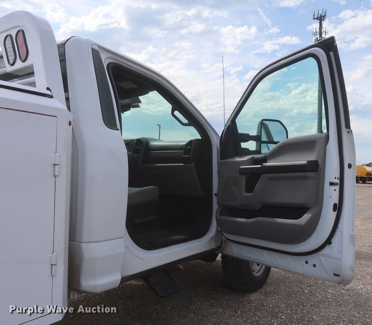 image for item HT9584 2017 Ford F350 Super Duty XL  utility bed pickup truck