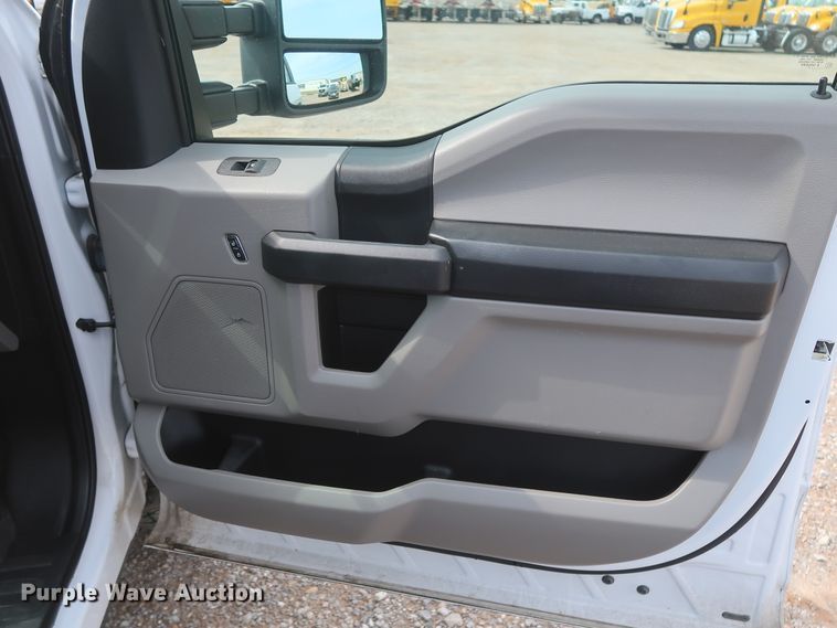 image for item HT9584 2017 Ford F350 Super Duty XL  utility bed pickup truck