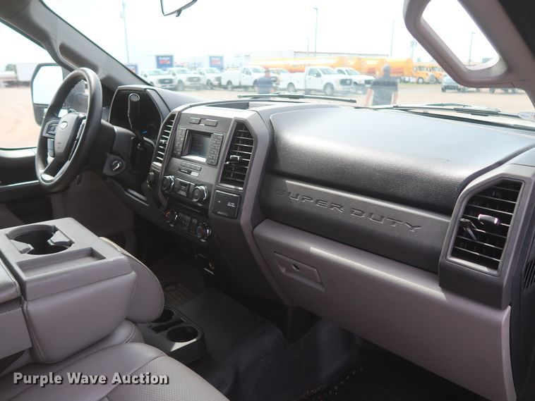 image for item HT9584 2017 Ford F350 Super Duty XL  utility bed pickup truck