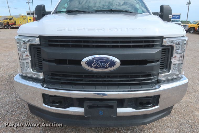 image for item HT9584 2017 Ford F350 Super Duty XL  utility bed pickup truck