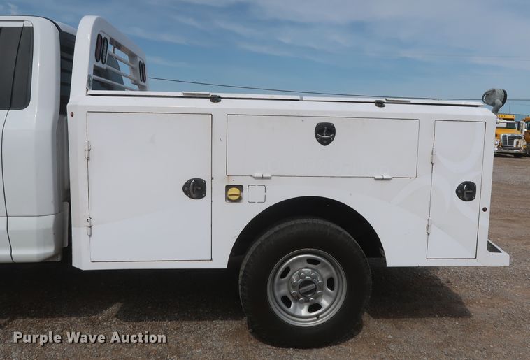 image for item HT9584 2017 Ford F350 Super Duty XL  utility bed pickup truck