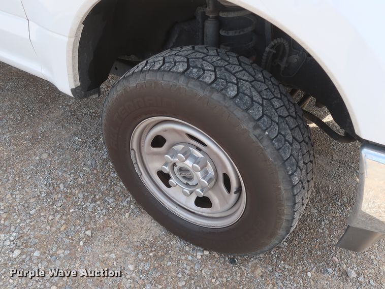 image for item HT9584 2017 Ford F350 Super Duty XL  utility bed pickup truck