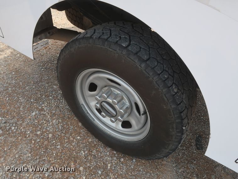 image for item HT9584 2017 Ford F350 Super Duty XL  utility bed pickup truck