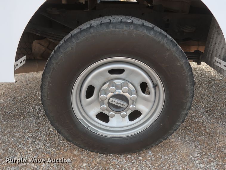 image for item HT9584 2017 Ford F350 Super Duty XL  utility bed pickup truck