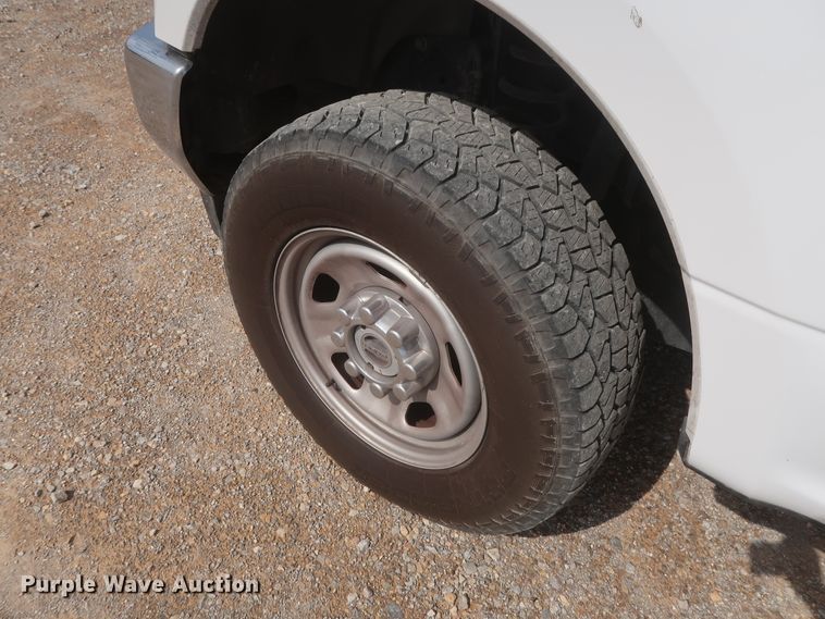 image for item HT9584 2017 Ford F350 Super Duty XL  utility bed pickup truck