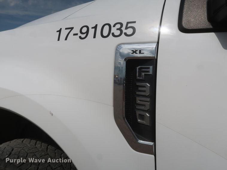 image for item HT9584 2017 Ford F350 Super Duty XL  utility bed pickup truck