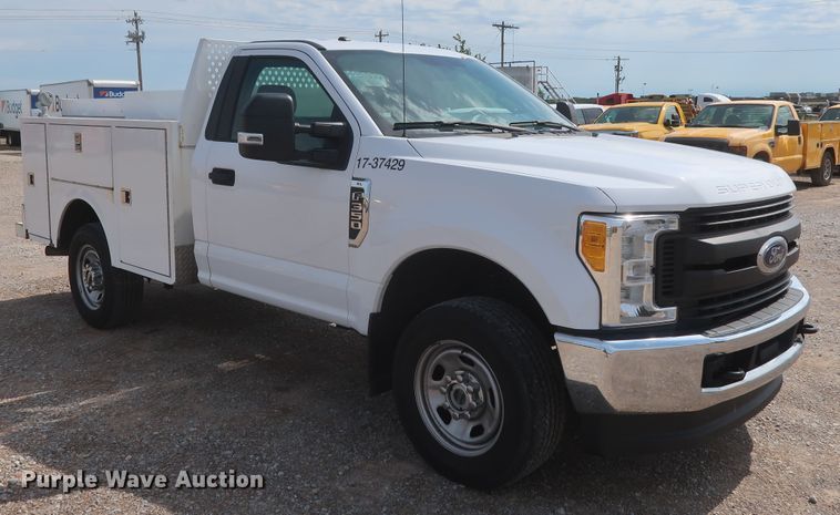 image for item HT9585 2017 Ford F350 Super Duty XL  utility bed pickup truck