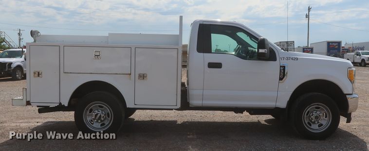 image for item HT9585 2017 Ford F350 Super Duty XL  utility bed pickup truck