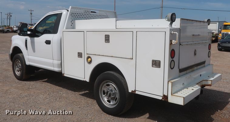 image for item HT9585 2017 Ford F350 Super Duty XL  utility bed pickup truck