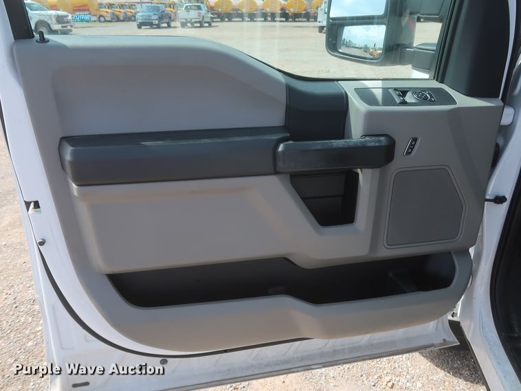 image for item HT9585 2017 Ford F350 Super Duty XL  utility bed pickup truck