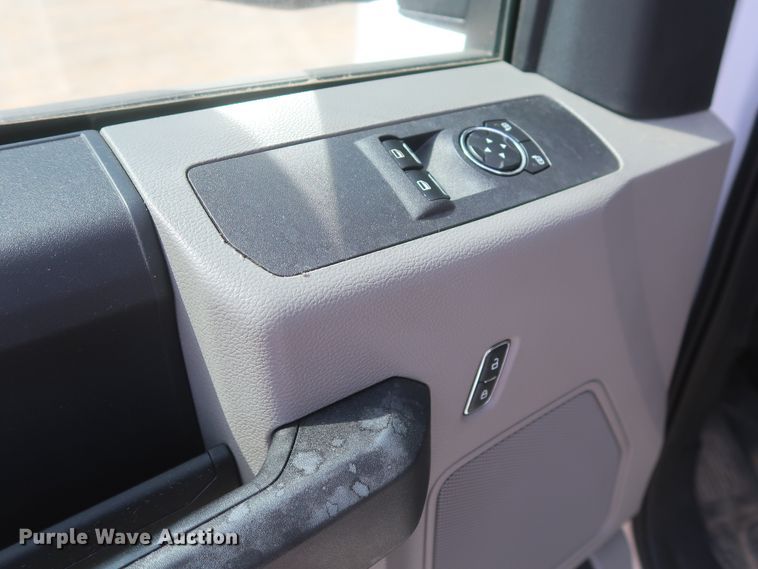 image for item HT9585 2017 Ford F350 Super Duty XL  utility bed pickup truck