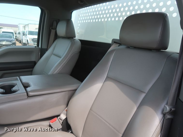 image for item HT9585 2017 Ford F350 Super Duty XL  utility bed pickup truck