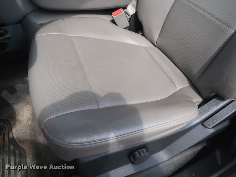 image for item HT9585 2017 Ford F350 Super Duty XL  utility bed pickup truck