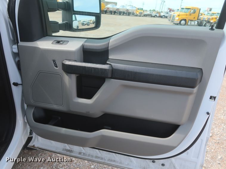 image for item HT9585 2017 Ford F350 Super Duty XL  utility bed pickup truck