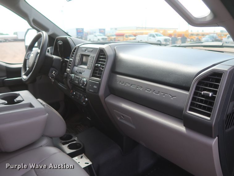 image for item HT9585 2017 Ford F350 Super Duty XL  utility bed pickup truck