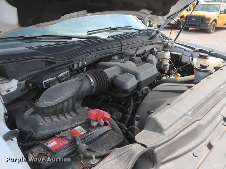 image for item HT9585 2017 Ford F350 Super Duty XL  utility bed pickup truck