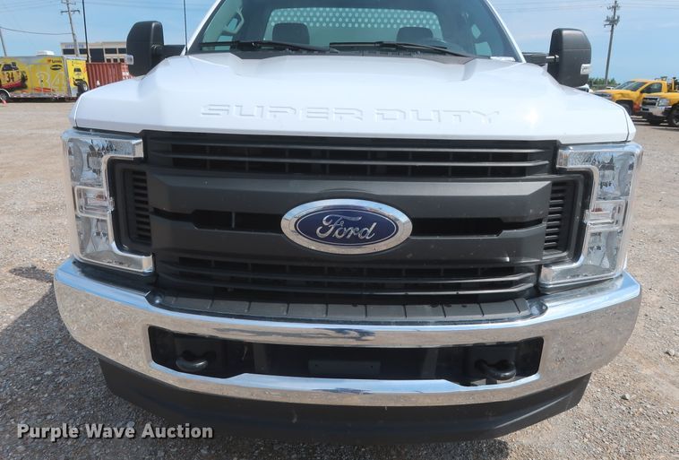 image for item HT9585 2017 Ford F350 Super Duty XL  utility bed pickup truck