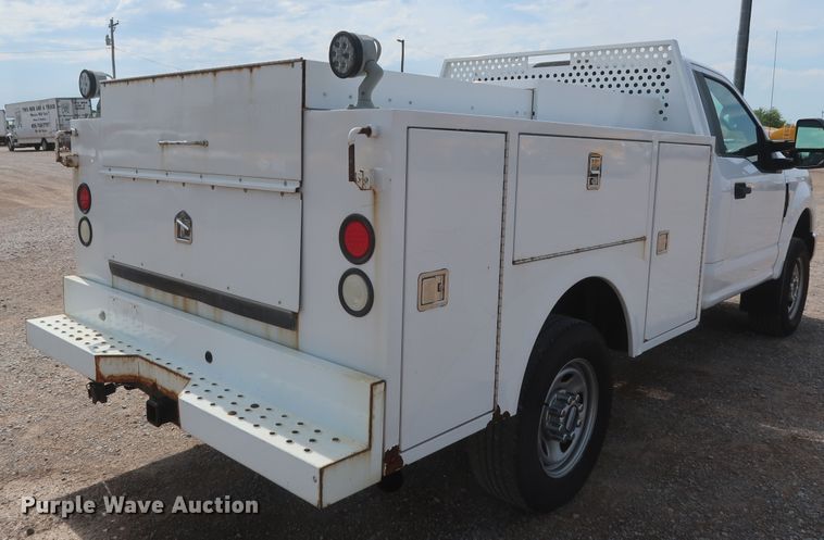 image for item HT9585 2017 Ford F350 Super Duty XL  utility bed pickup truck