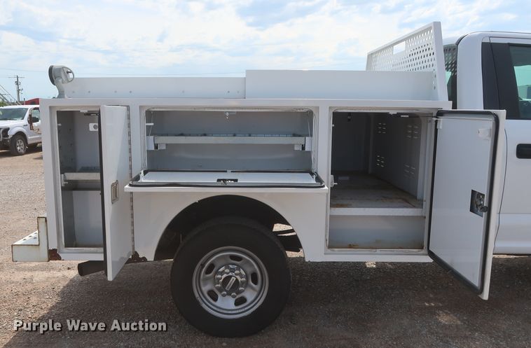 image for item HT9585 2017 Ford F350 Super Duty XL  utility bed pickup truck