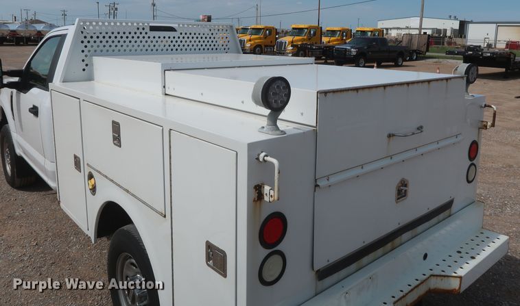 image for item HT9585 2017 Ford F350 Super Duty XL  utility bed pickup truck