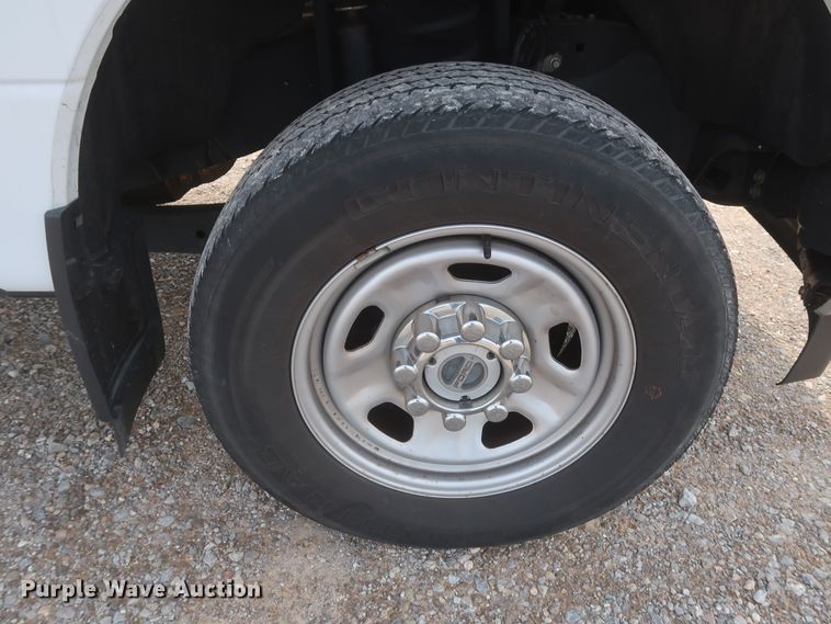 image for item HT9585 2017 Ford F350 Super Duty XL  utility bed pickup truck