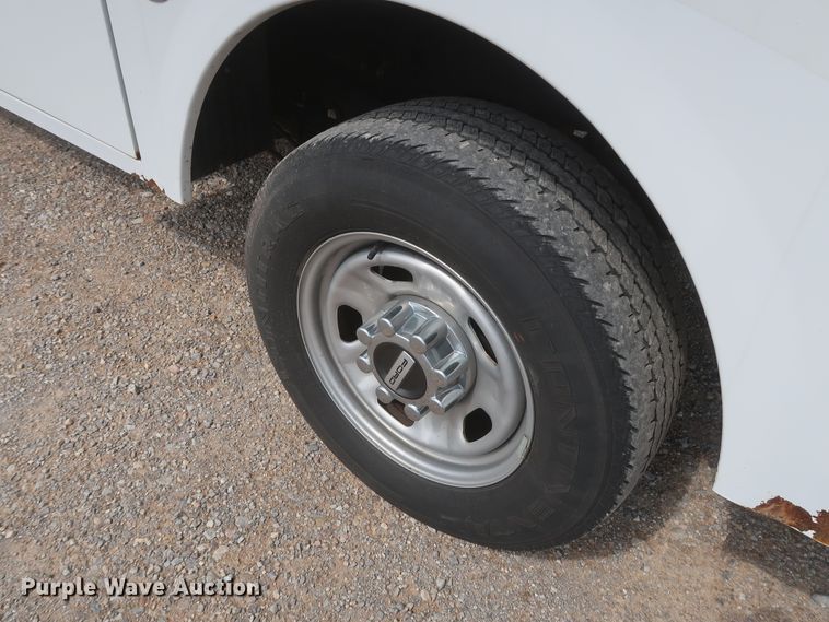 image for item HT9585 2017 Ford F350 Super Duty XL  utility bed pickup truck