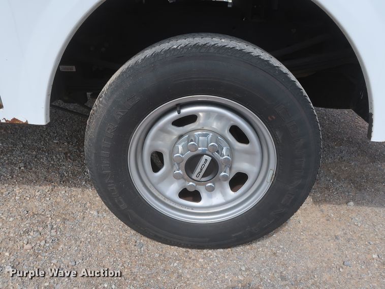 image for item HT9585 2017 Ford F350 Super Duty XL  utility bed pickup truck