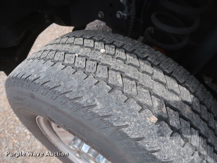 image for item HT9585 2017 Ford F350 Super Duty XL  utility bed pickup truck