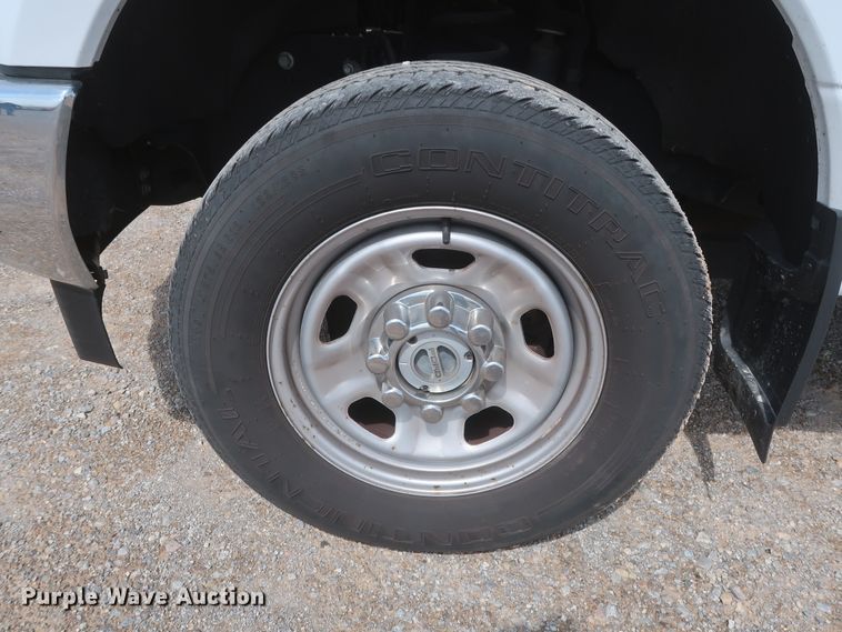 image for item HT9585 2017 Ford F350 Super Duty XL  utility bed pickup truck