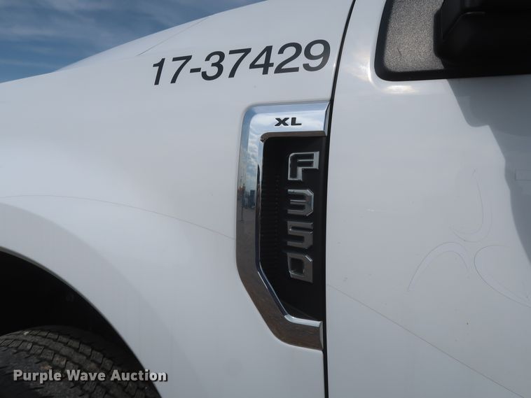 image for item HT9585 2017 Ford F350 Super Duty XL  utility bed pickup truck