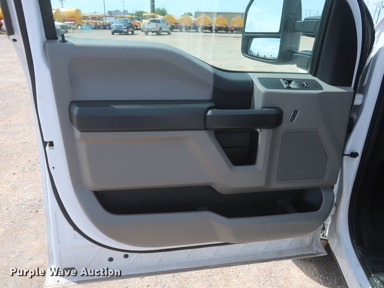 image for item HT9586 2017 Ford F350 Super Duty XL  utility bed pickup truck