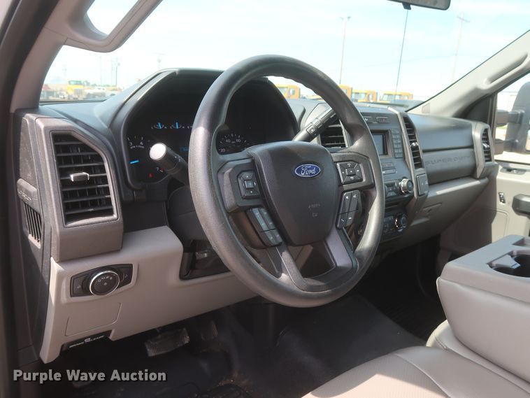 image for item HT9586 2017 Ford F350 Super Duty XL  utility bed pickup truck