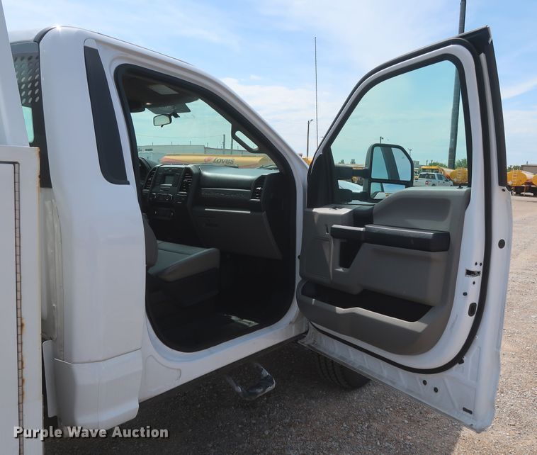 image for item HT9586 2017 Ford F350 Super Duty XL  utility bed pickup truck