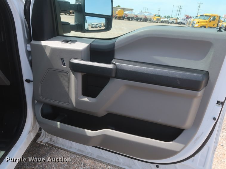 image for item HT9586 2017 Ford F350 Super Duty XL  utility bed pickup truck