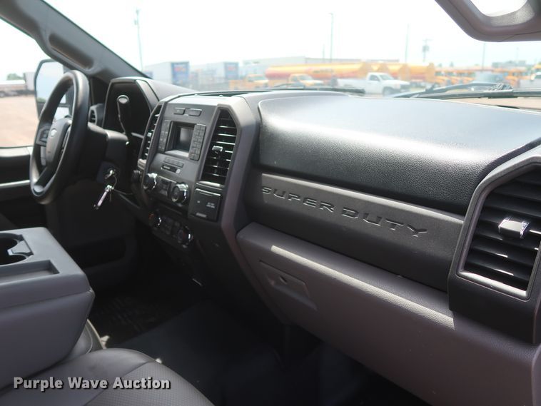 image for item HT9586 2017 Ford F350 Super Duty XL  utility bed pickup truck