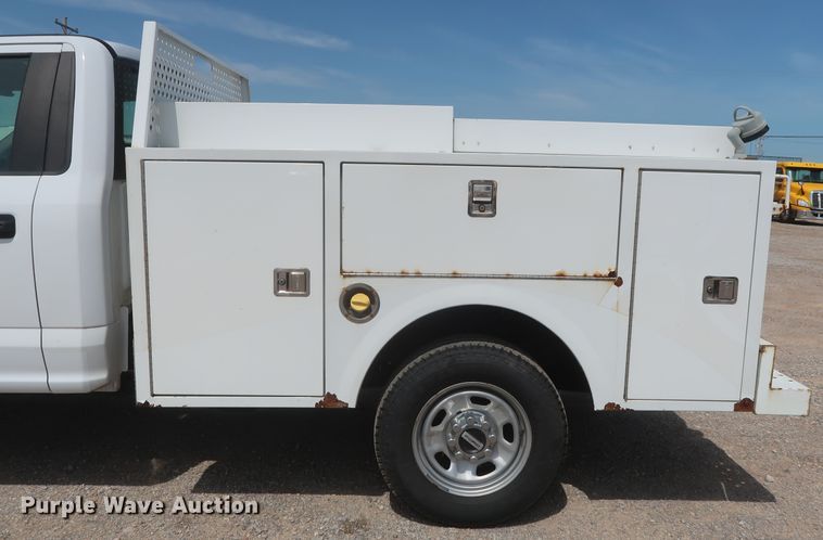 image for item HT9586 2017 Ford F350 Super Duty XL  utility bed pickup truck