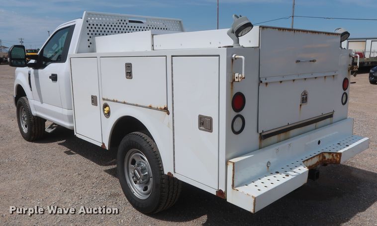 image for item HT9586 2017 Ford F350 Super Duty XL  utility bed pickup truck