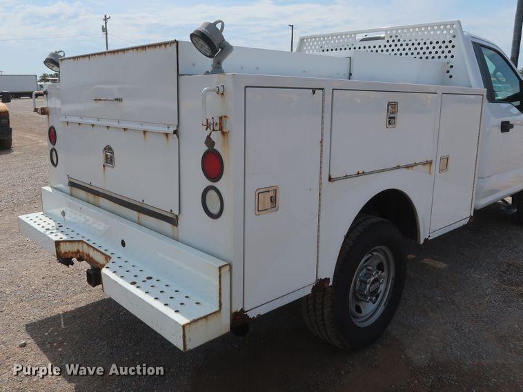 image for item HT9586 2017 Ford F350 Super Duty XL  utility bed pickup truck