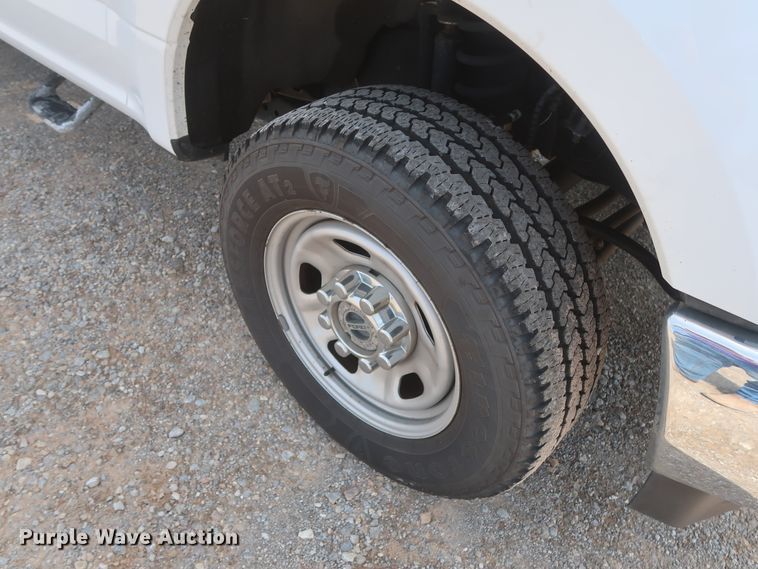 image for item HT9586 2017 Ford F350 Super Duty XL  utility bed pickup truck