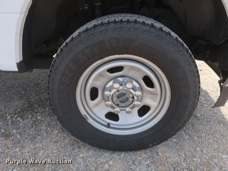 image for item HT9586 2017 Ford F350 Super Duty XL  utility bed pickup truck