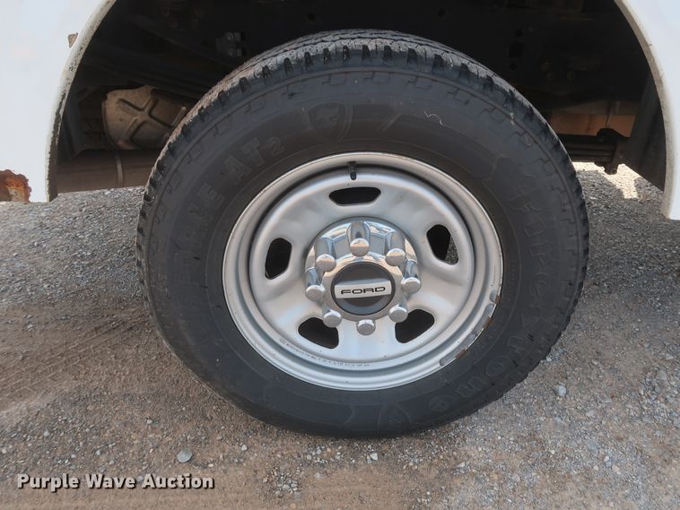 image for item HT9586 2017 Ford F350 Super Duty XL  utility bed pickup truck