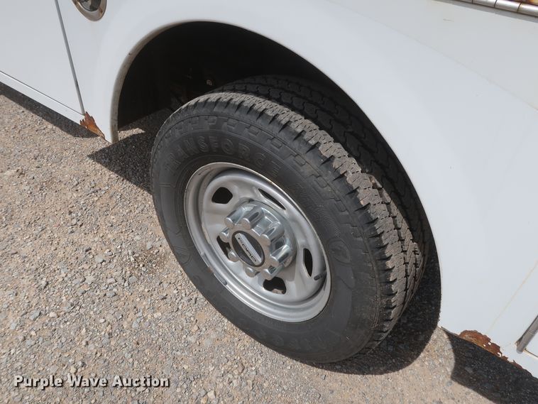 image for item HT9586 2017 Ford F350 Super Duty XL  utility bed pickup truck