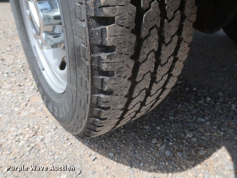 image for item HT9586 2017 Ford F350 Super Duty XL  utility bed pickup truck