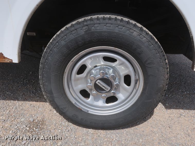 image for item HT9586 2017 Ford F350 Super Duty XL  utility bed pickup truck